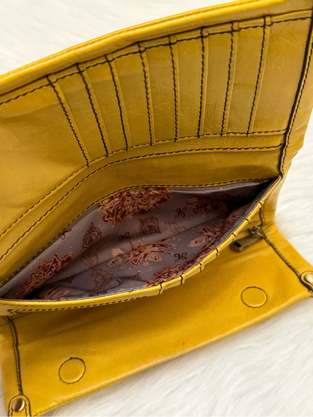 HOBO - INTERNATIONAL YELLOW SOFT LEATHER SADIE LONG WALLET MAGNETIC CLOSURE - Picture 10 of 16